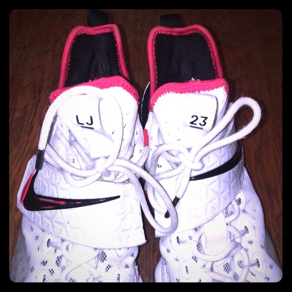 COPY - LeBron James 14s size 12 - Picture 4 of 5